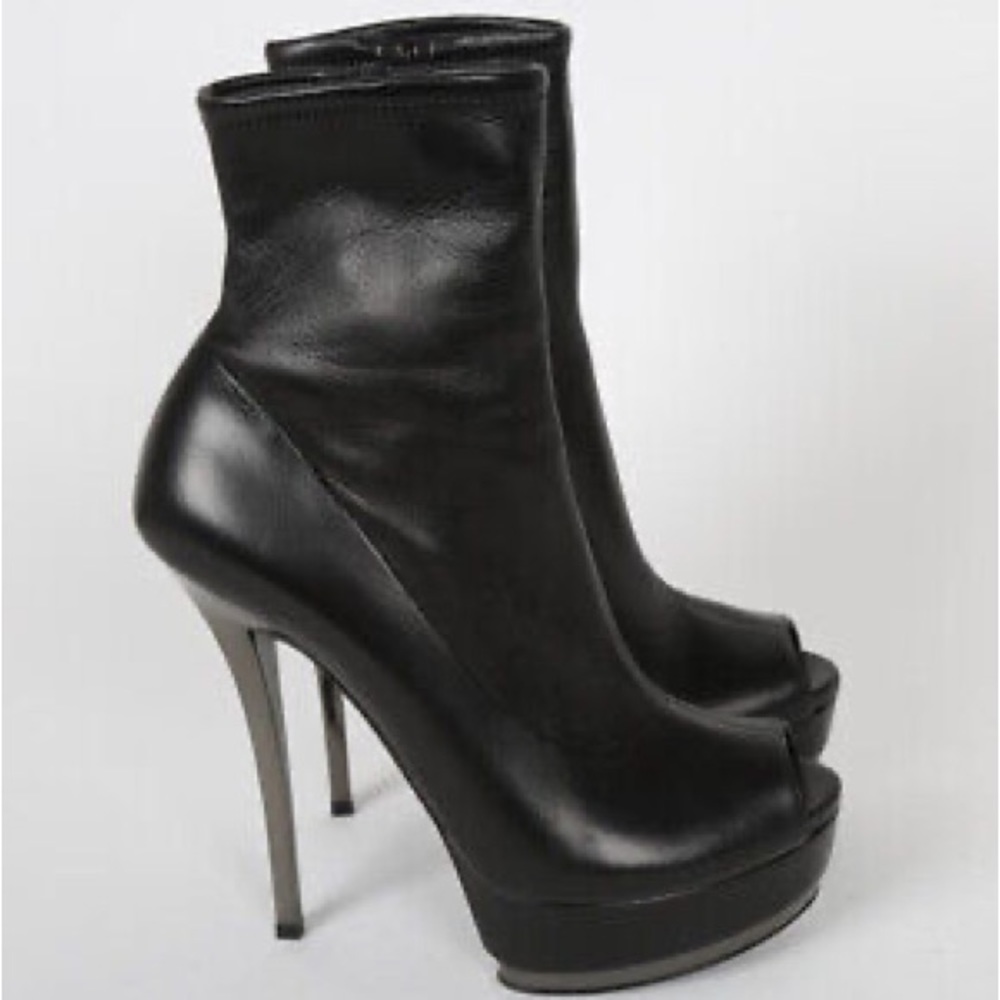 GUCCI Superstylish High Black Leather Boots size 37.5/ 7.5